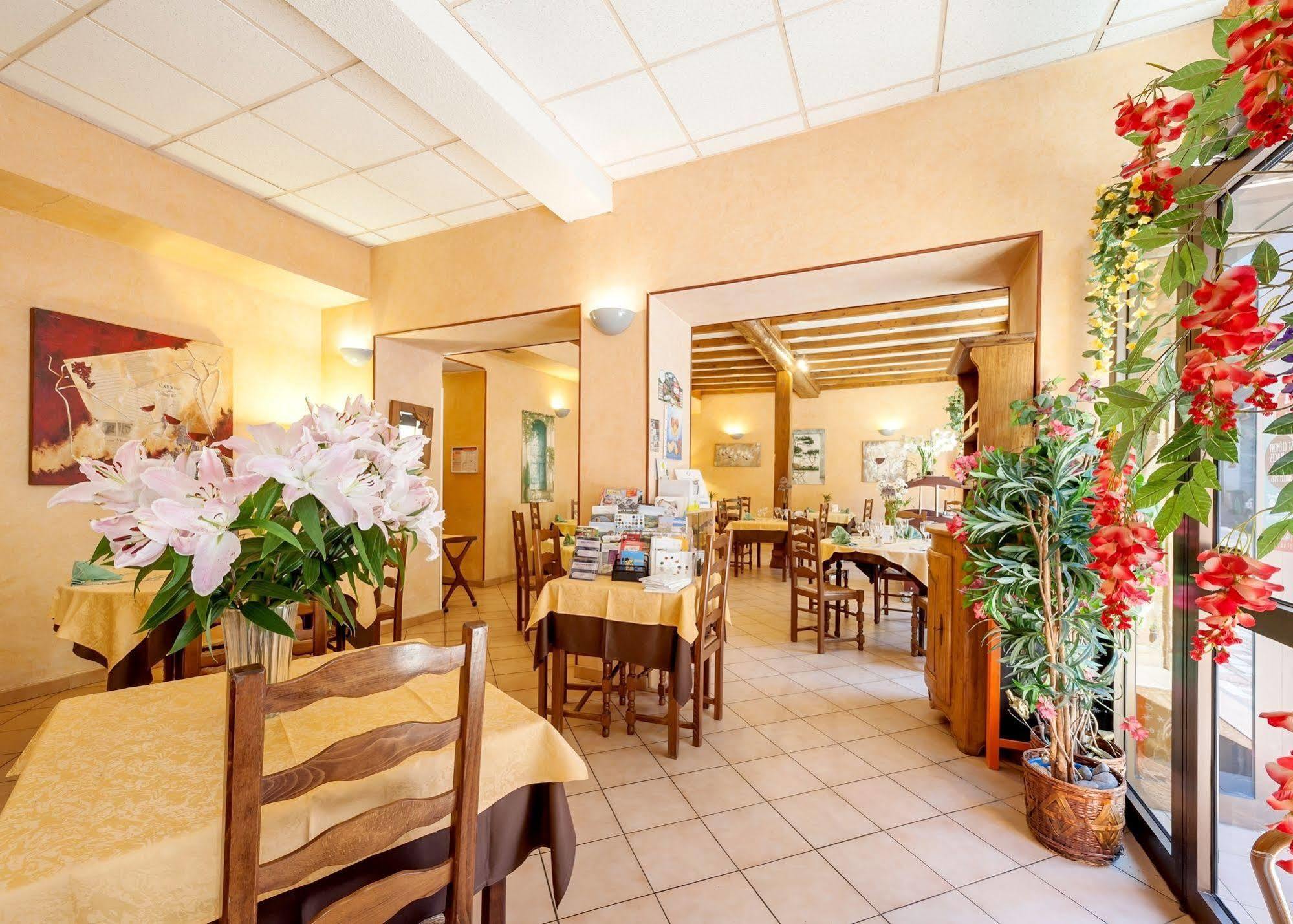 Hotel Restaurant Le Saint Clement Екстер'єр фото