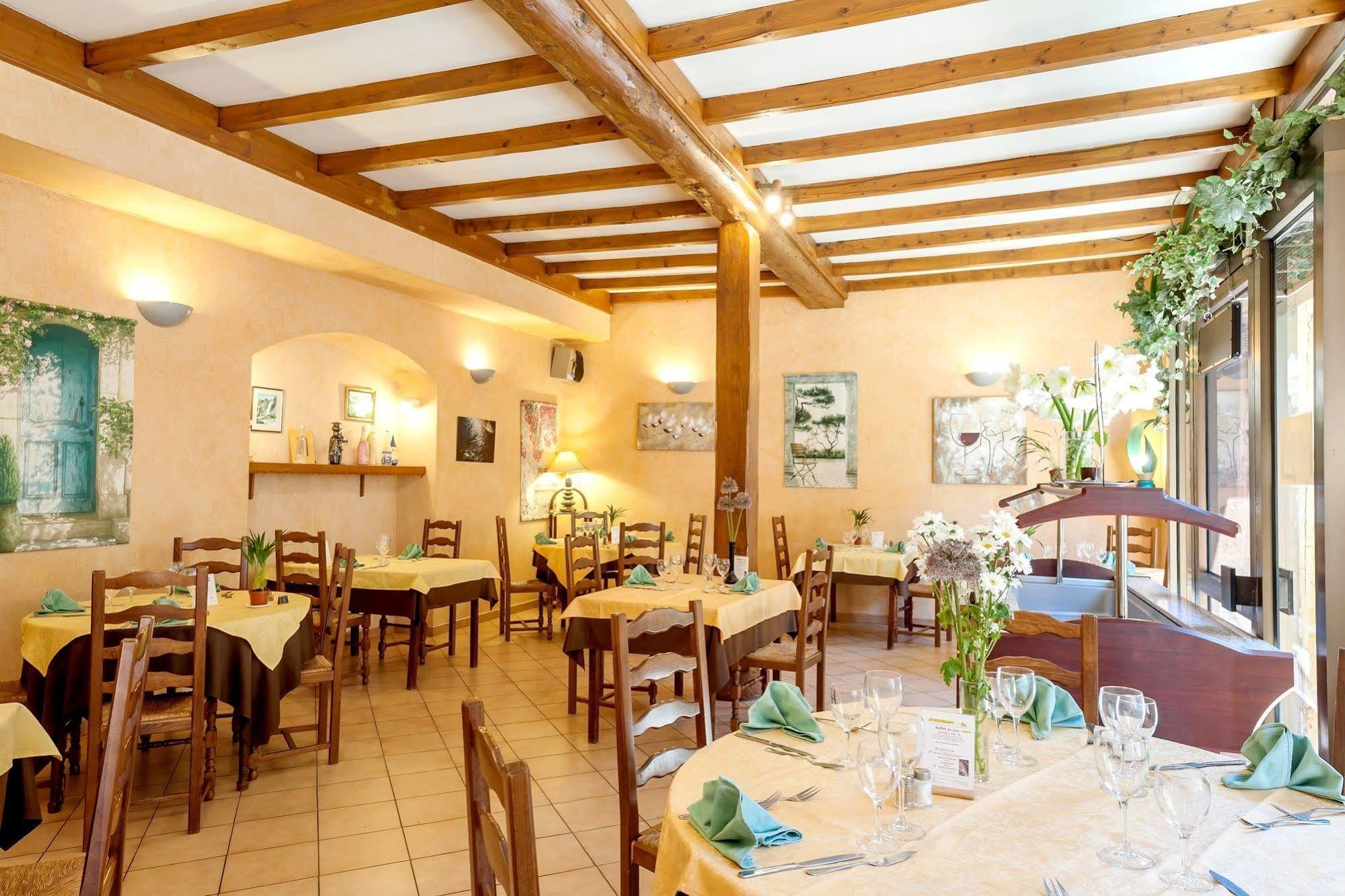 Hotel Restaurant Le Saint Clement Екстер'єр фото