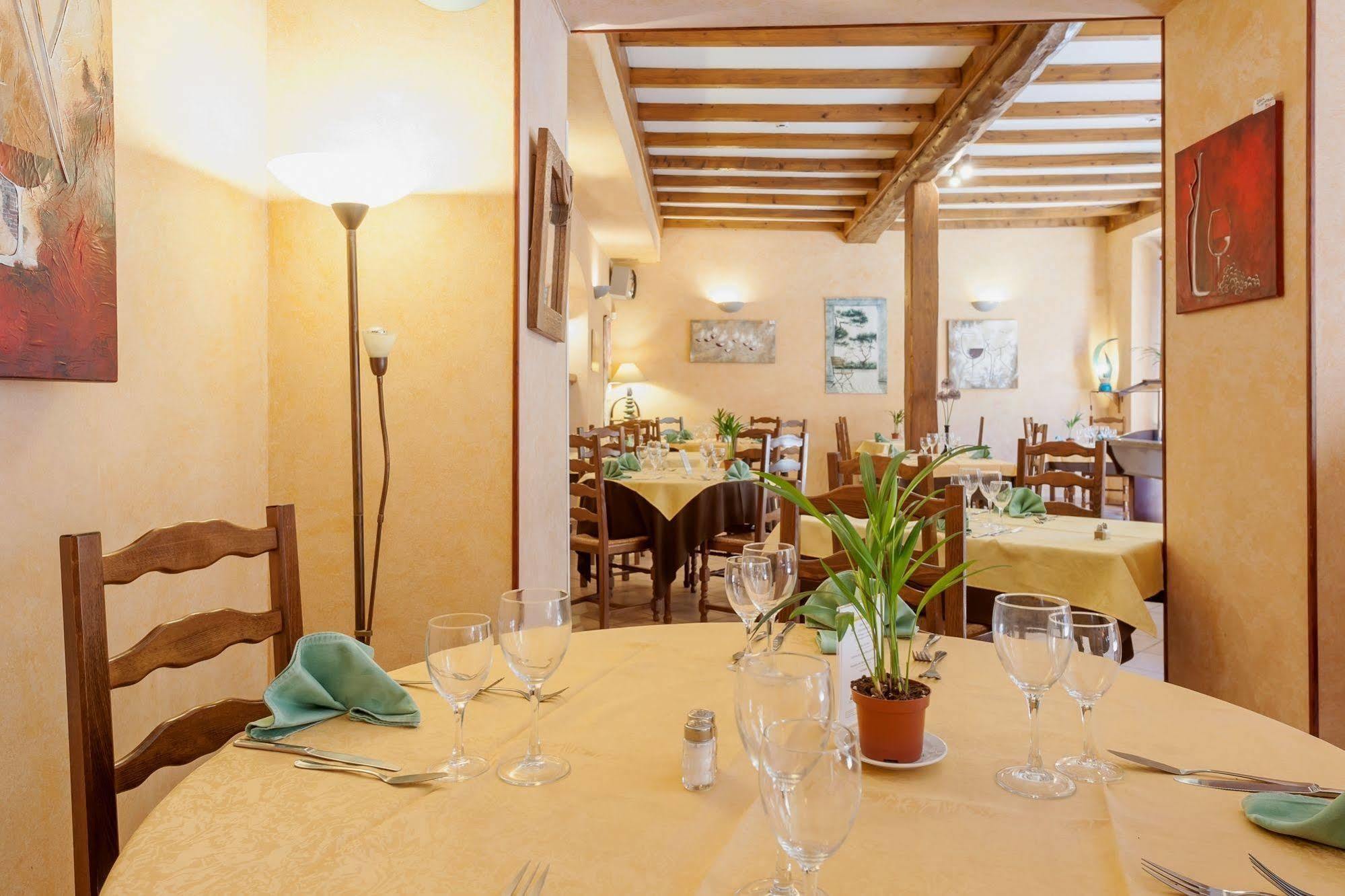 Hotel Restaurant Le Saint Clement Екстер'єр фото