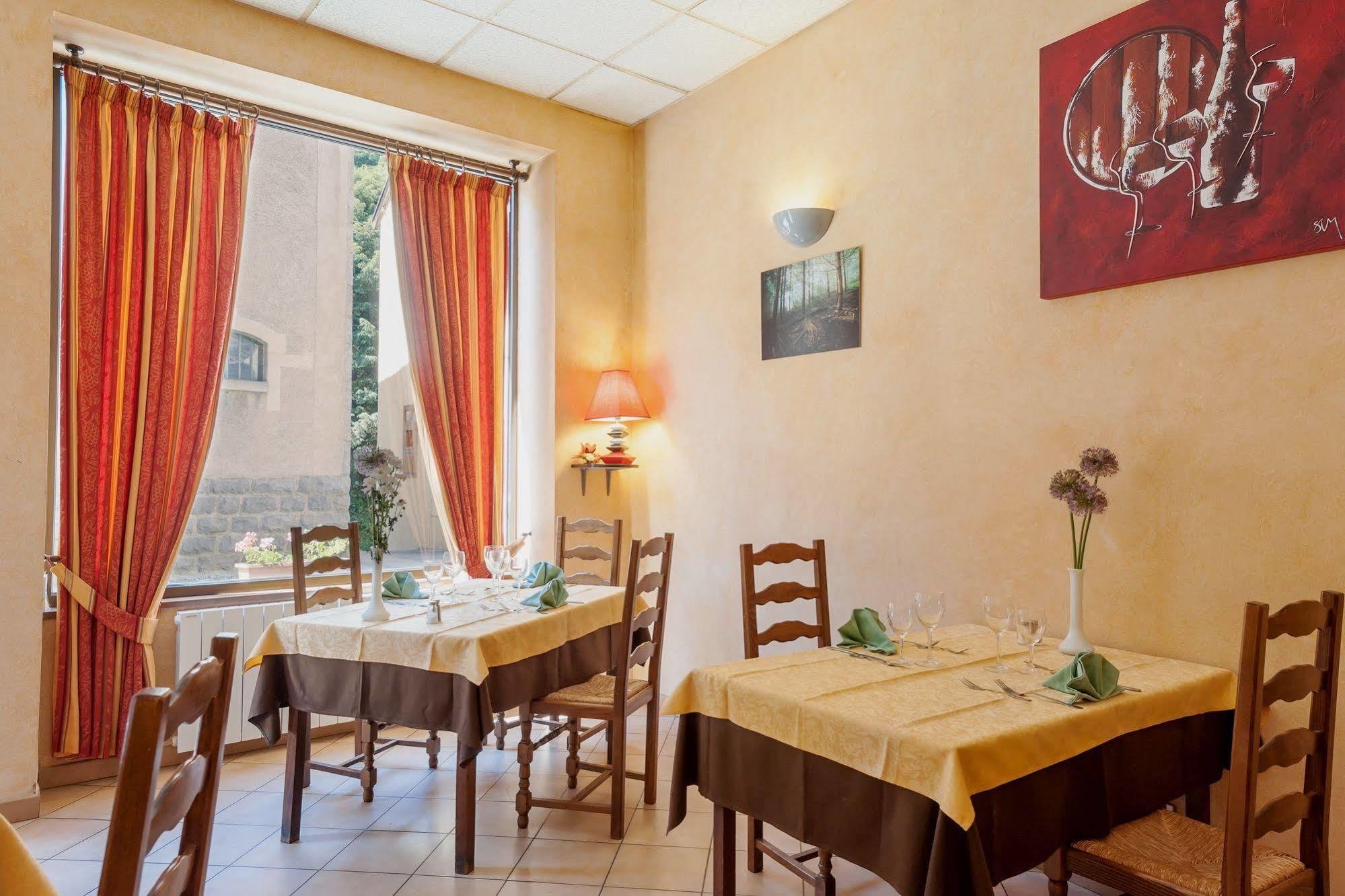 Hotel Restaurant Le Saint Clement Екстер'єр фото
