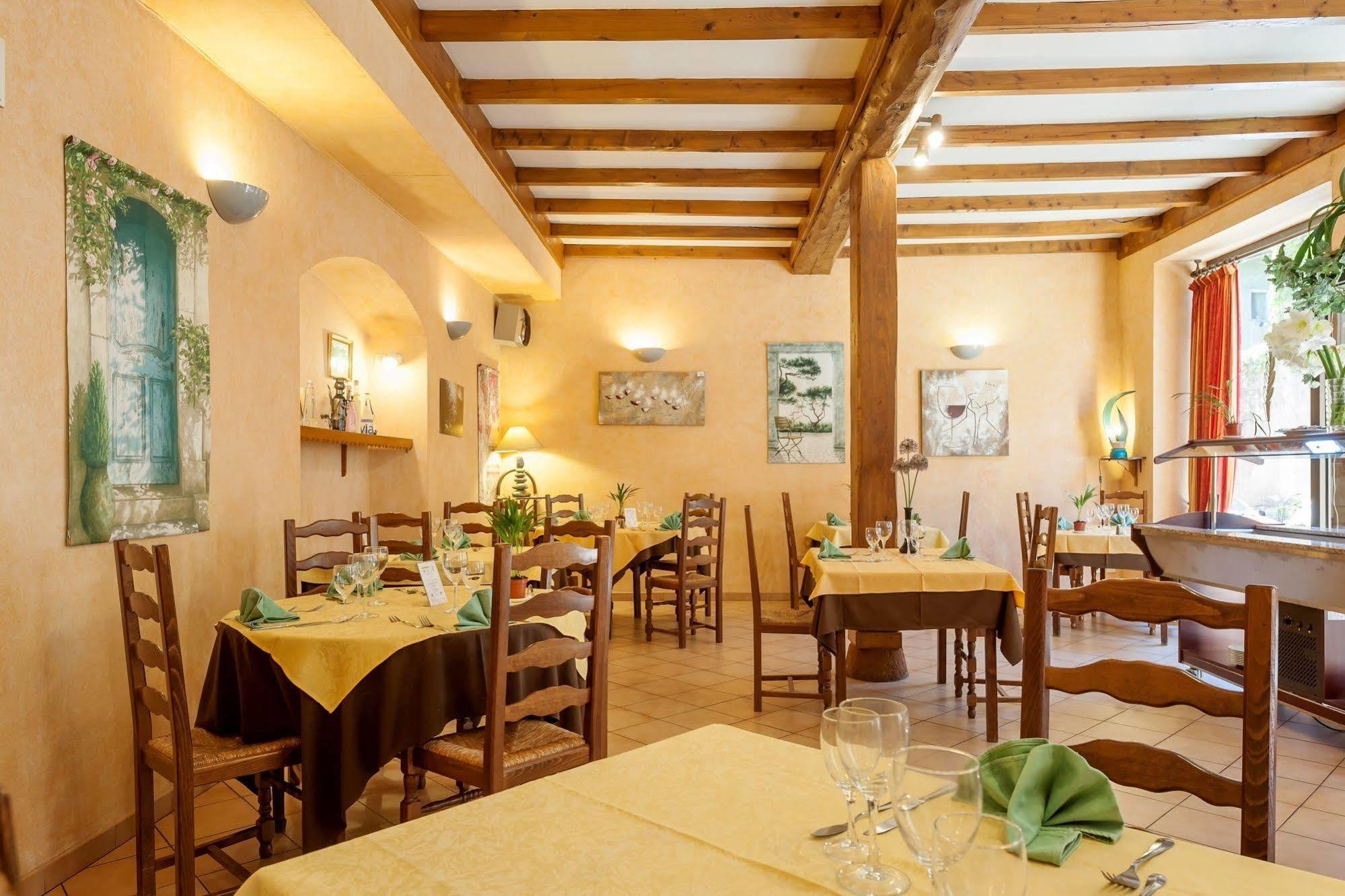 Hotel Restaurant Le Saint Clement Екстер'єр фото