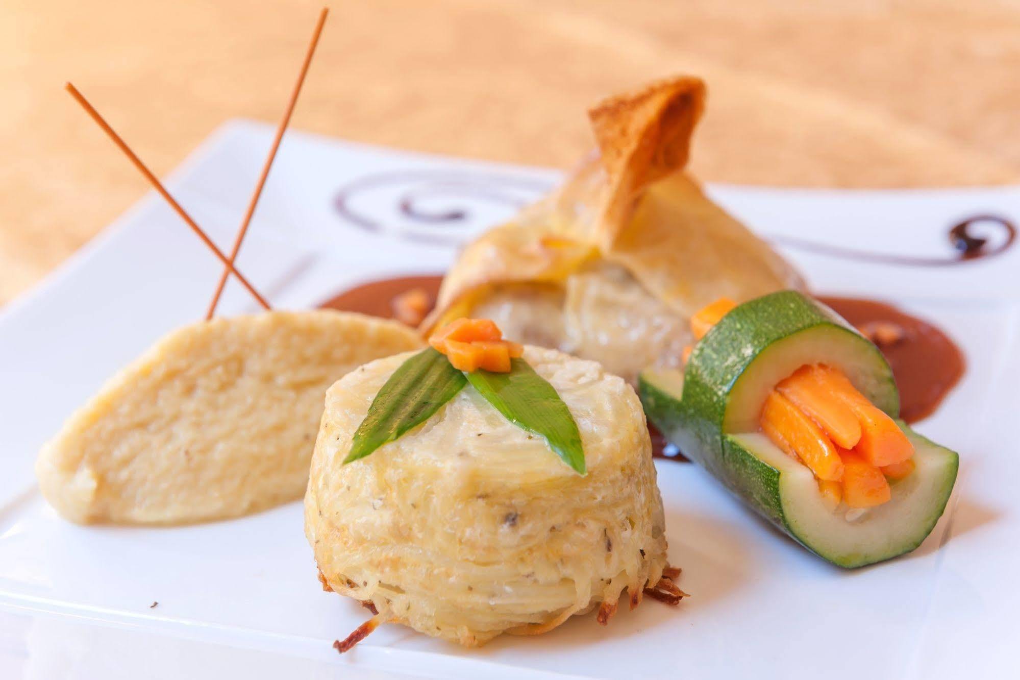 Hotel Restaurant Le Saint Clement Екстер'єр фото