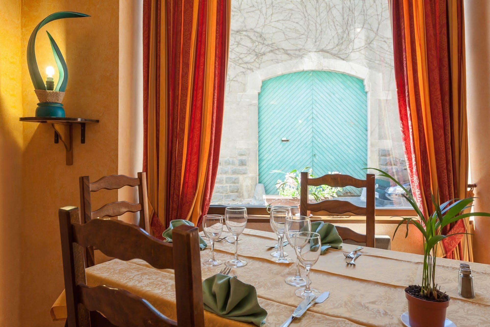 Hotel Restaurant Le Saint Clement Екстер'єр фото